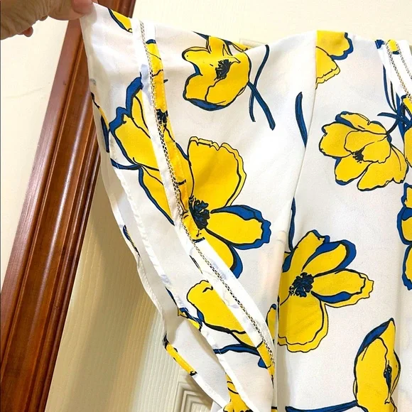 Liz Claiborne Career Butterfly Sleeve Blouse. New With Tags - Picture 3 of 7